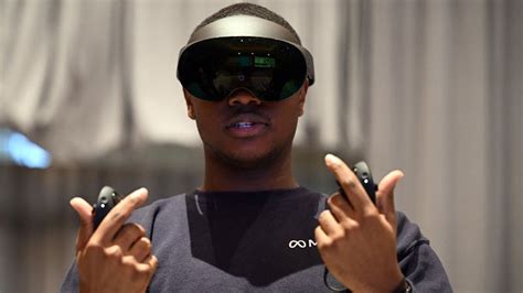 Meta considers new mixed reality glasses as headsets .
